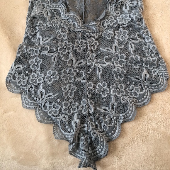 Lace Sleeveless Cami Bodysuit in Silver color size Small - Picture 5 of 10